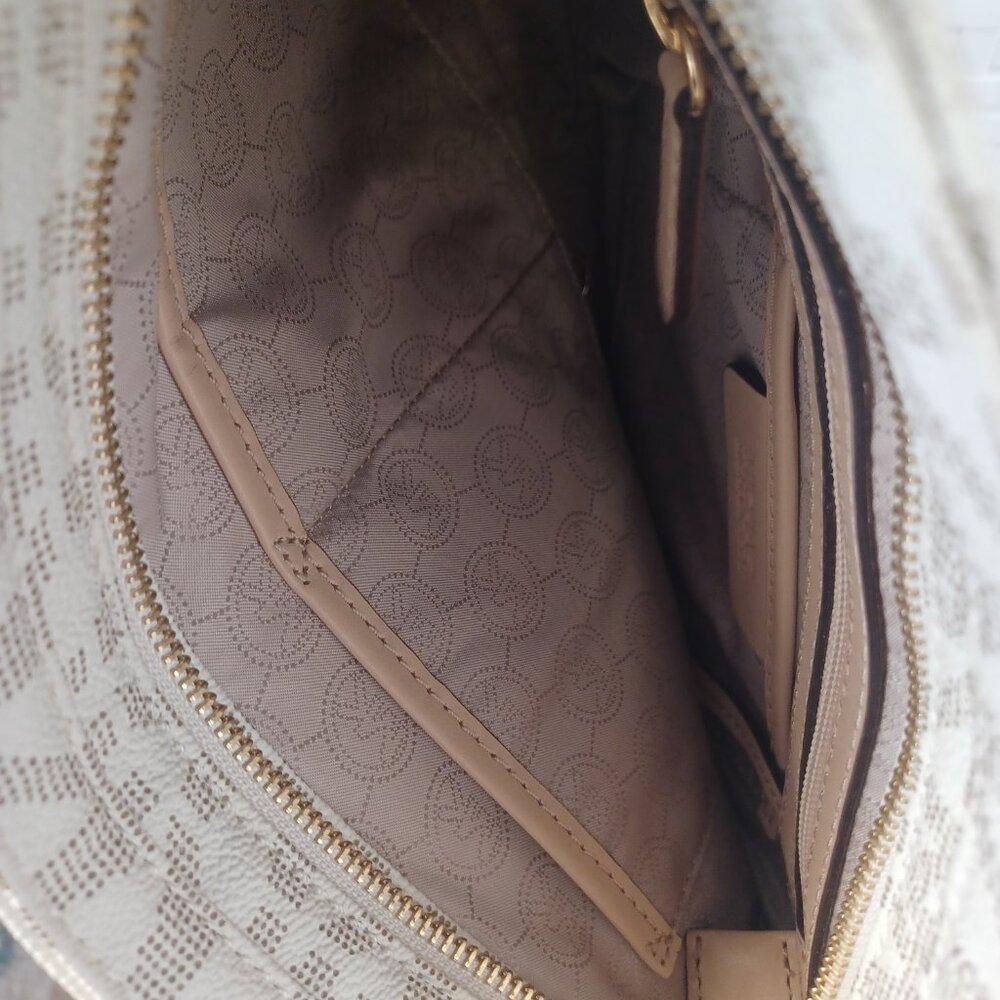 MICHAEL Michael Kors Jet Set Large Travel Logo Messenger Bag - Picture 13 of 13